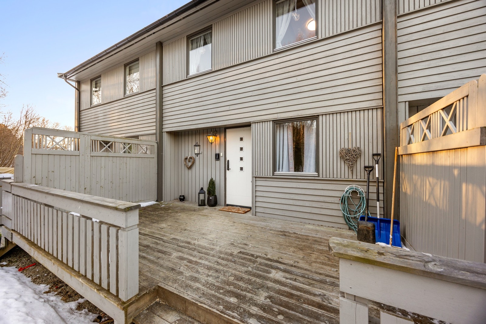 Inngangsparti med terrasse på 17,5 kvm. Galleribilde