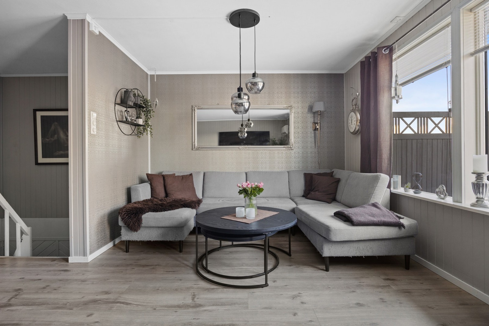 Moderne og innholdsrikt rekkehus med tre soverom, bad oppusset i 2017 og et tidsriktig uttrykk! Galleribilde