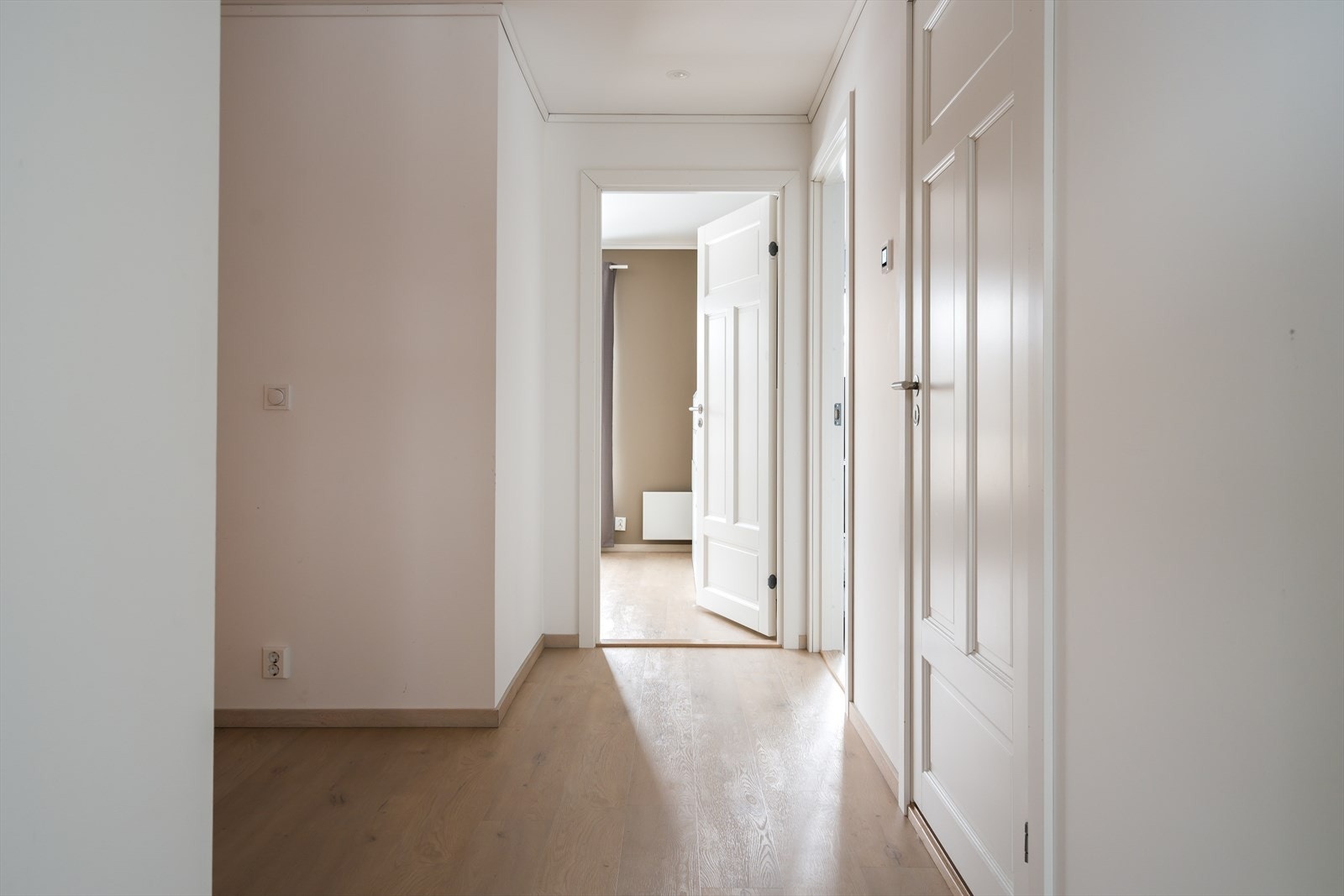 Hele fire soverom betyr mange valgmuligheter, og ved behov kan rommene benyttes som kontor, walk-in closet eller ekstra stue. Galleribilde