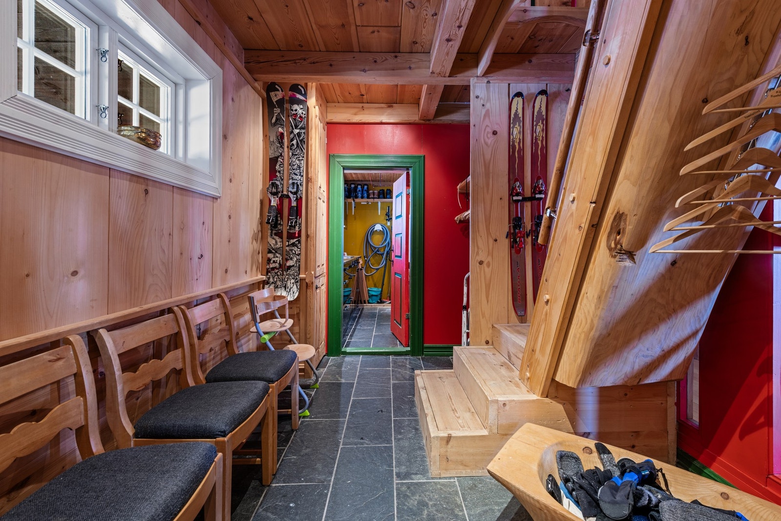 Gang med tilgang vaskerom. Galleribilde