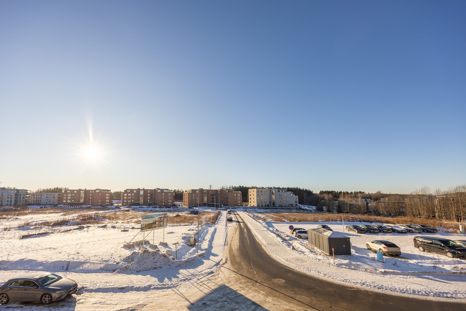 Vendt mot fritt og grønne områder. Galleribilde
