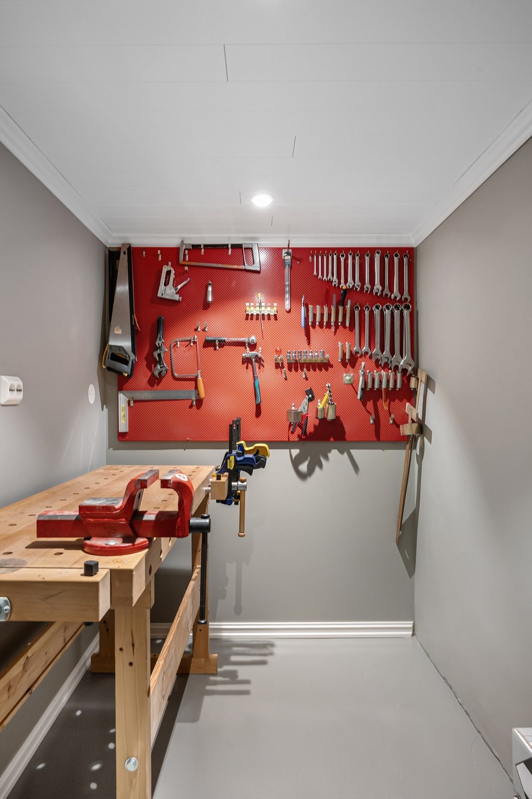 Verksted/bod for den som er nevenyttig eller har en hobby. Galleribilde