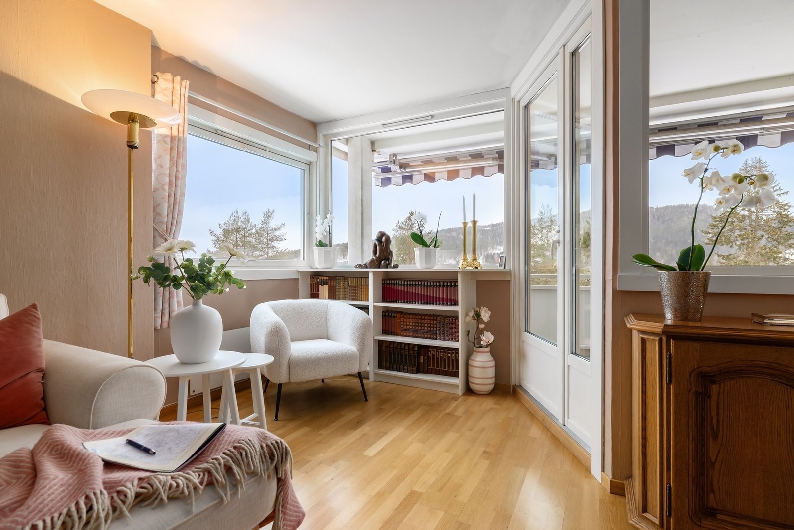 Leilighetens endebeliggenhet gir deg ekstra vindu på siden Galleribilde