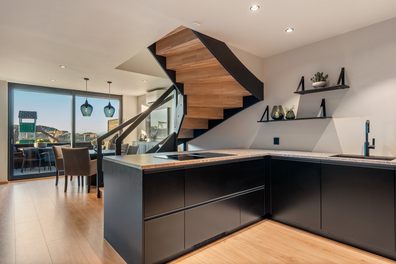 Godt med oppbevaring i innredningen. Galleribilde