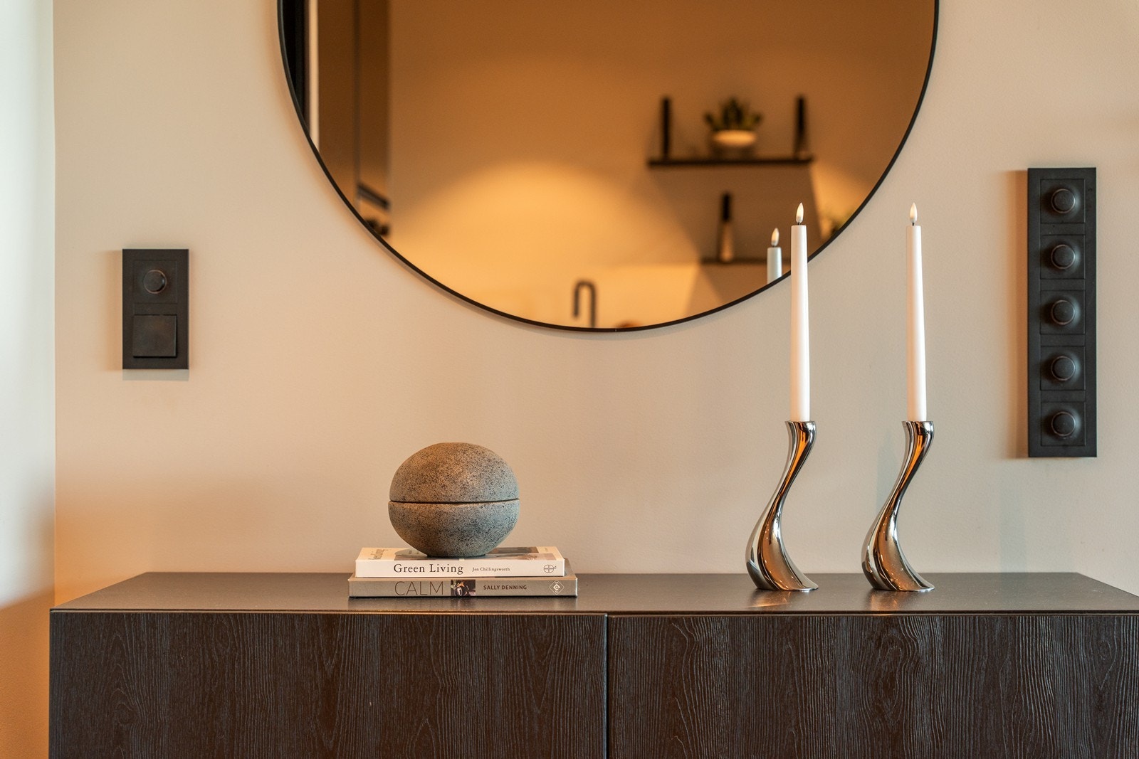 Detaljbilde. Downlights i flere soner med separate dimmere i stue/kjøkken. Galleribilde