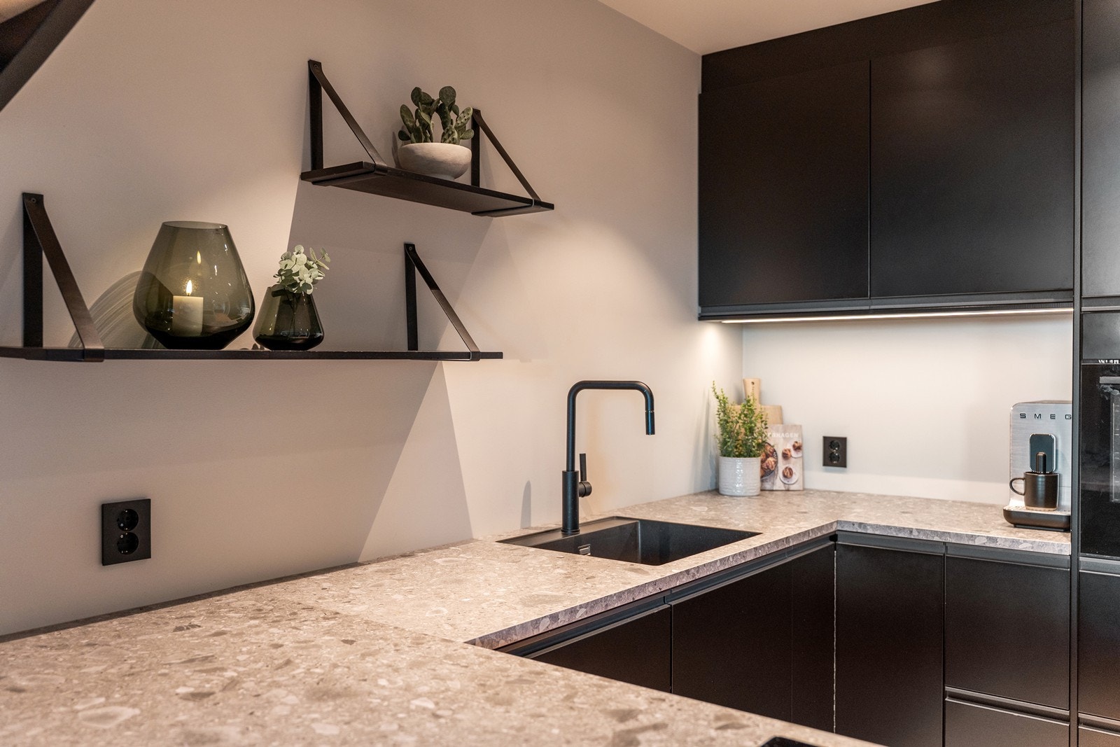 Flott laminat benkeplate i "stein mønster". Galleribilde