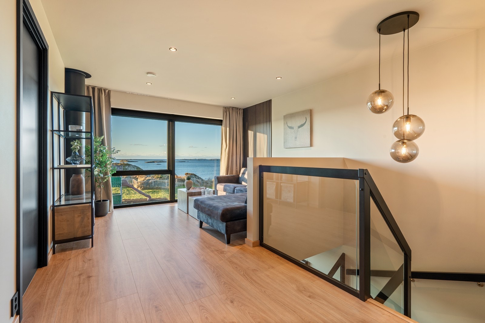 Boligens x-factor. Herlig tv-stue med spektakulær utsikt. Galleribilde