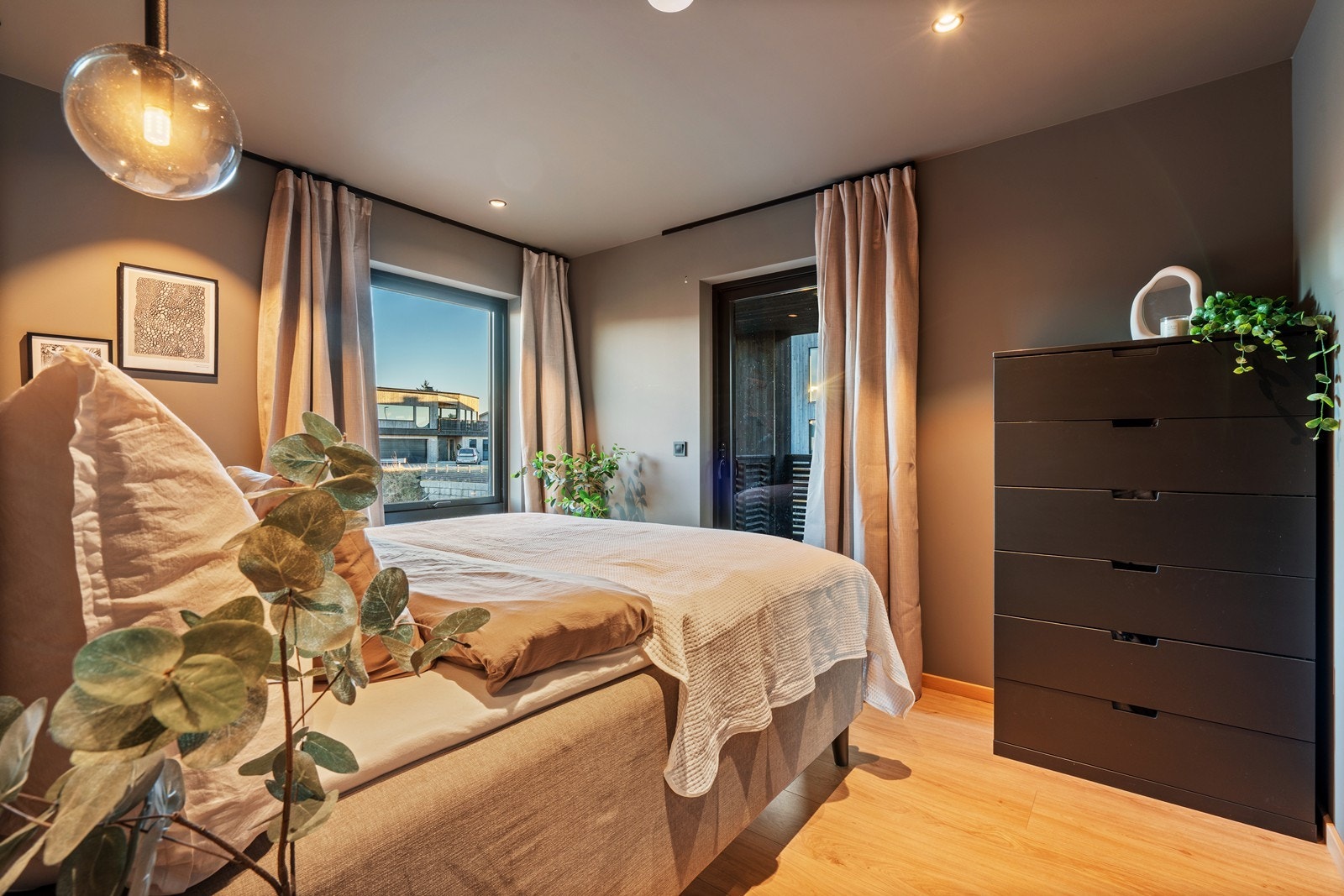 Adkomst til privat luftebalkong fra hovedsoverommet. Galleribilde