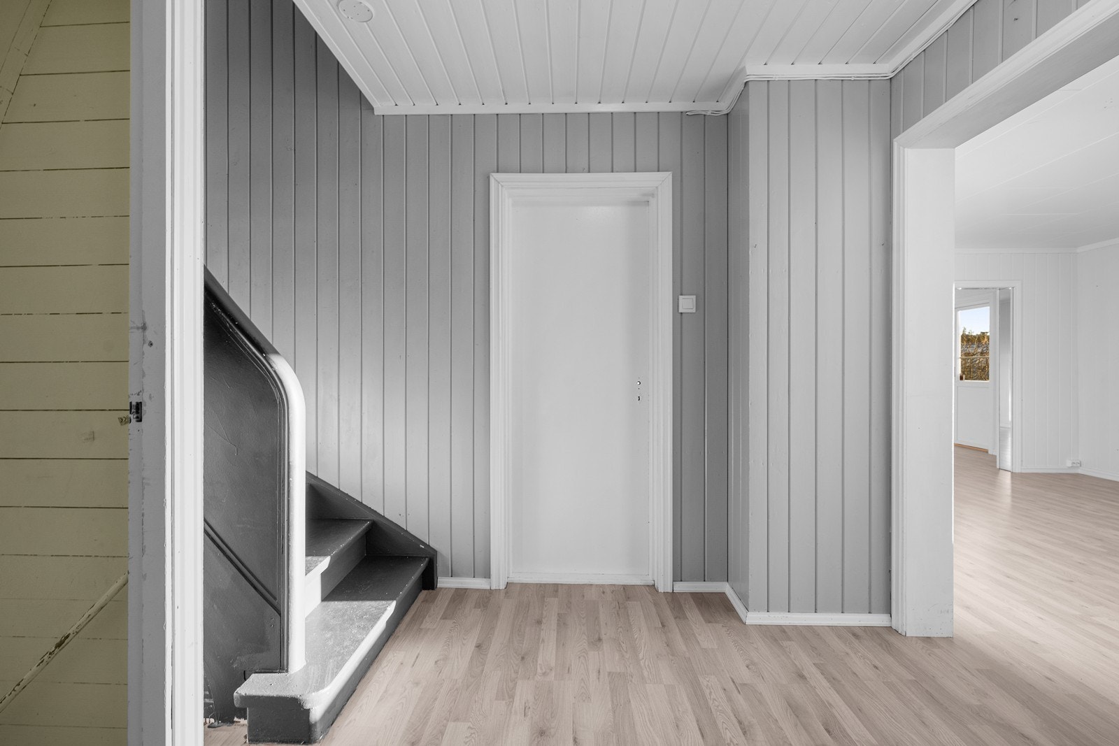 Gang og trapp opp til 2.etasje Galleribilde