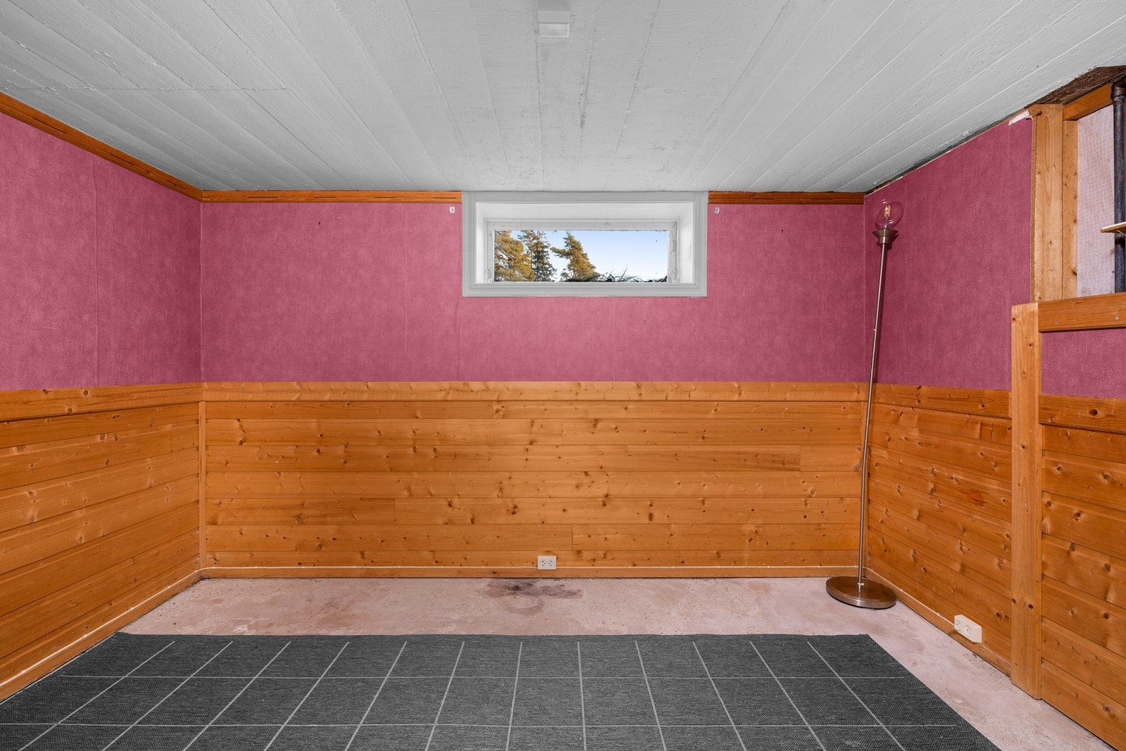 Disponibelt rom i kjeller. Disponibelt rom i kjeller. Rommet oppfyller ikke krav til varig opphold Galleribilde