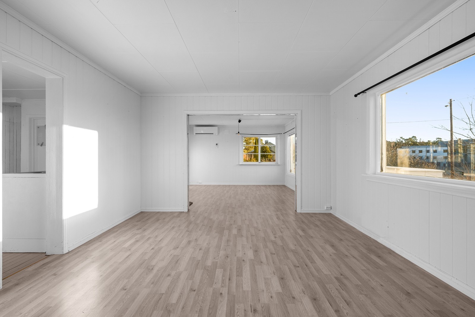 Lys og luftig stue som kan innredes i flere soner Galleribilde