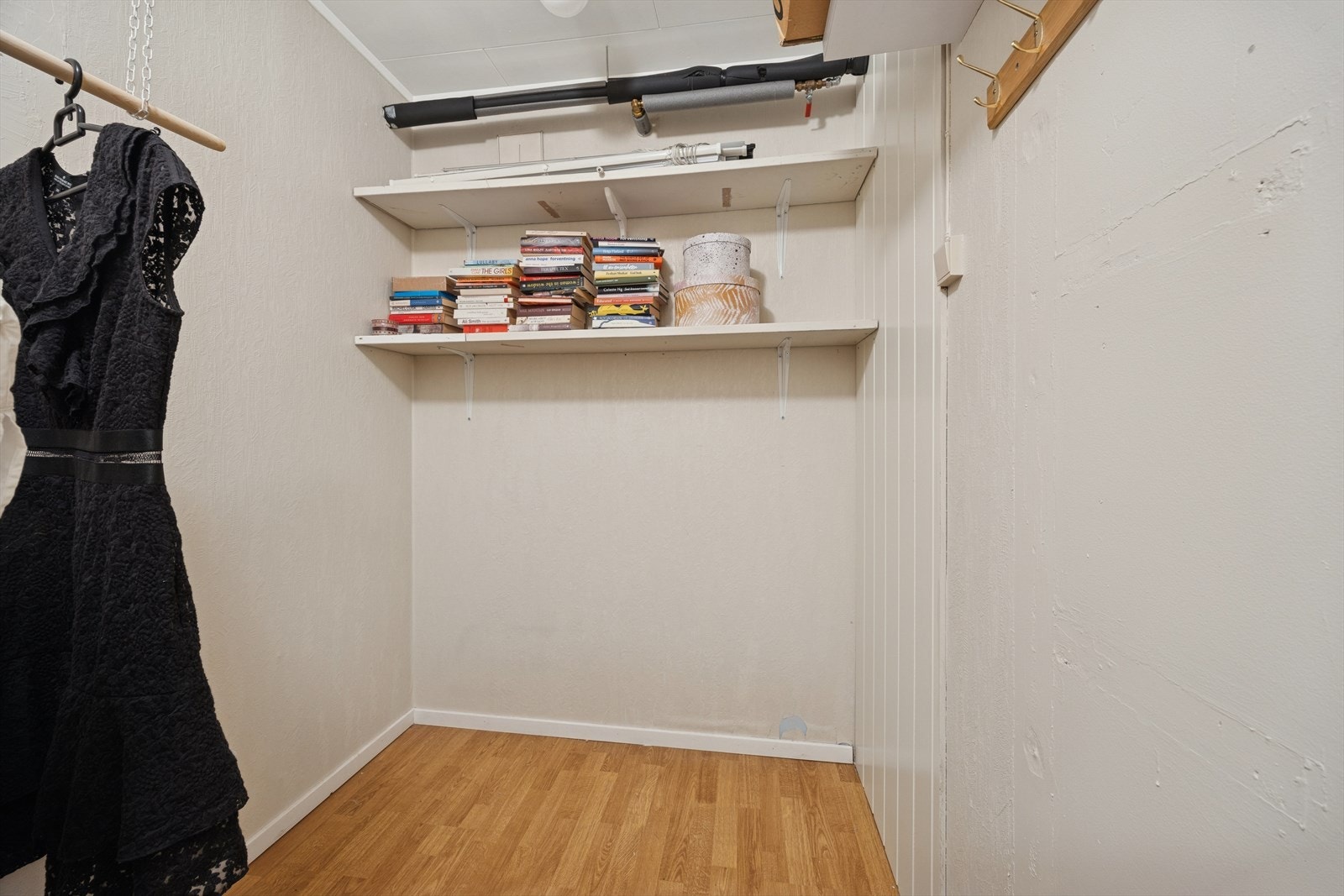 Innvendig bod i tilknytning til gangen. Galleribilde