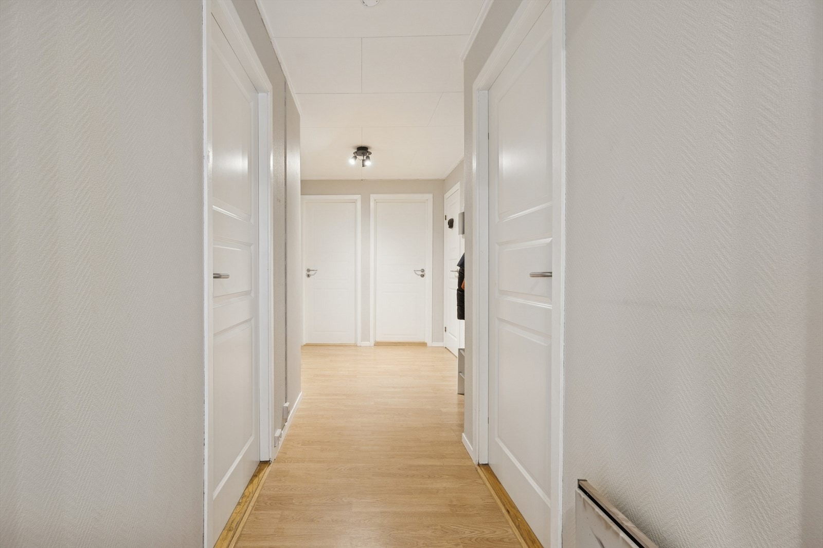 Både entre og gang har god plass til ulike oppbevaringsløsninger. Galleribilde