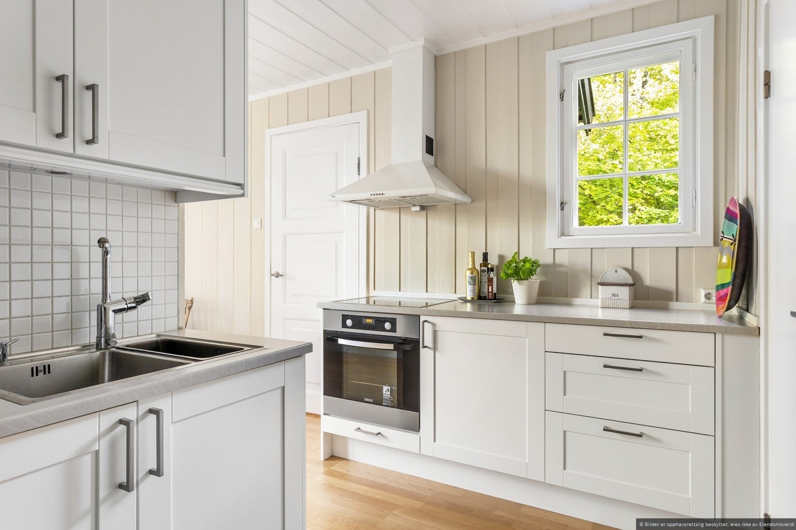 Koselig kjøkken i delikate farger. Galleribilde