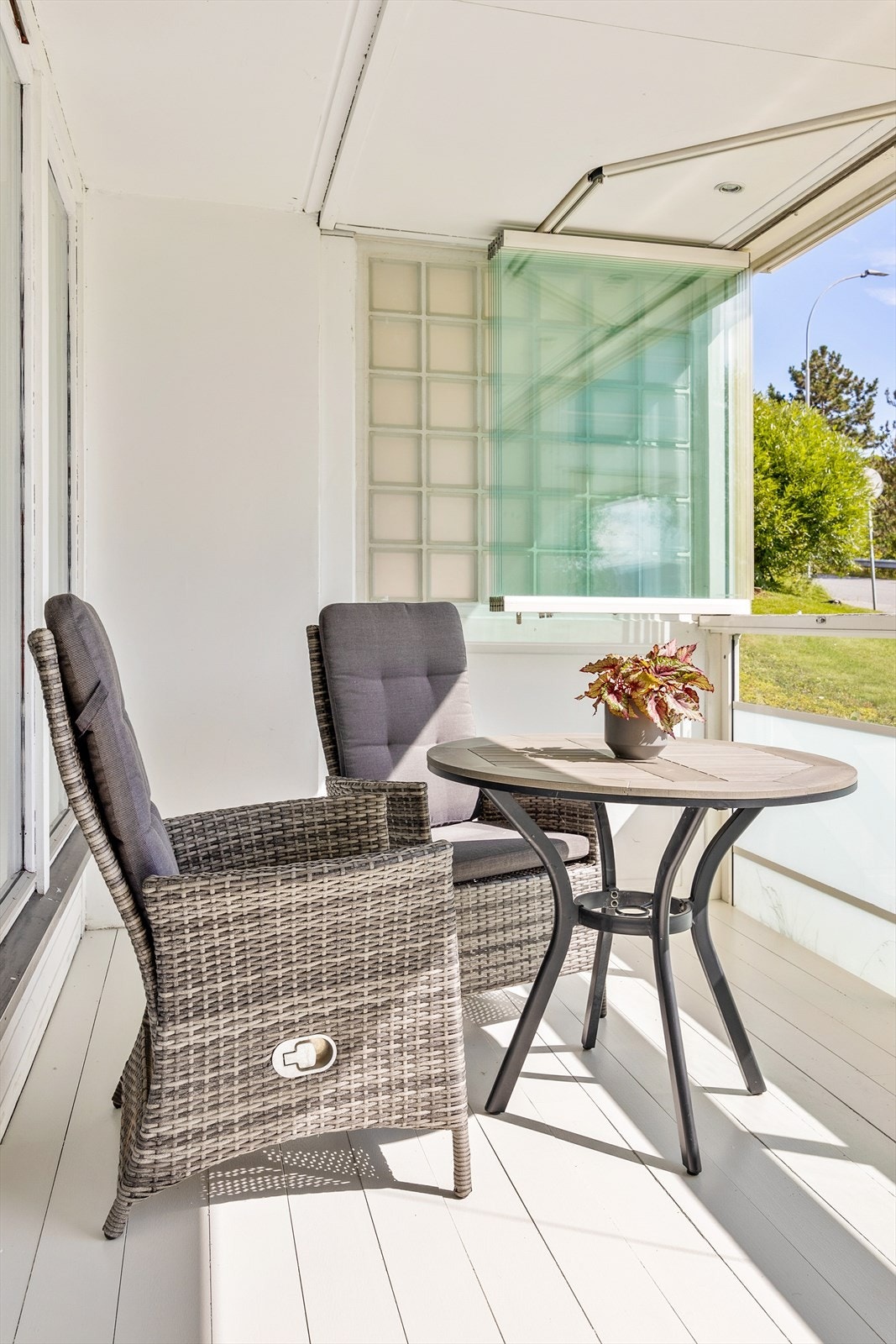 Solrik innglasset sydvendt balkong på ca. 15 kvm Galleribilde