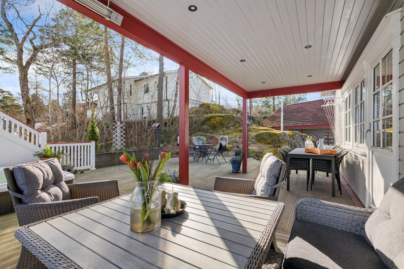 Terrassen en tidlig vårdag. Galleribilde