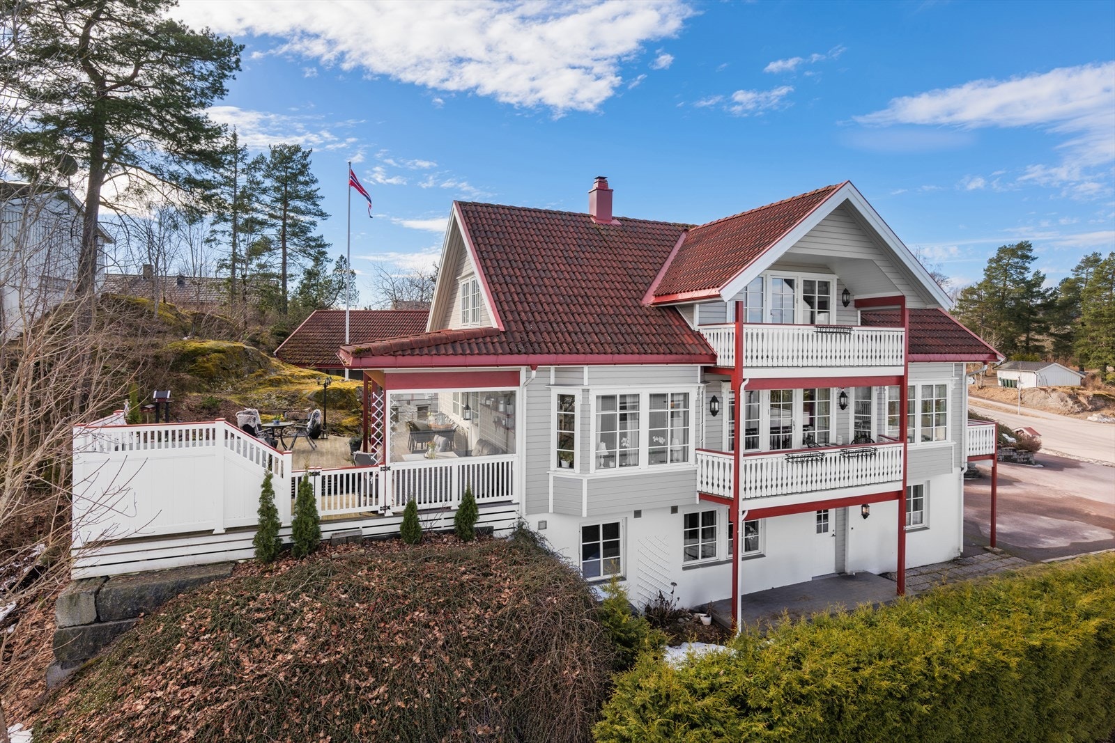 Boligen en tidlig vårdag. Galleribilde