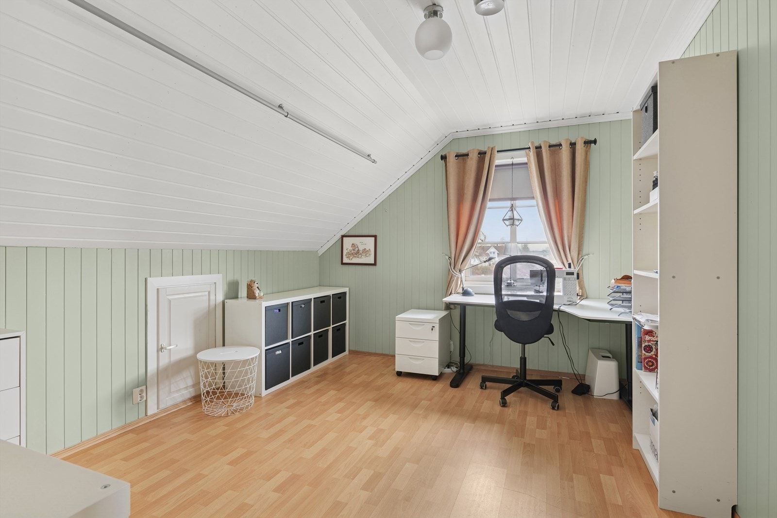 Soverom nummer 3 har tidligere blitt brukt som garderobe/kontorløsning. Galleribilde