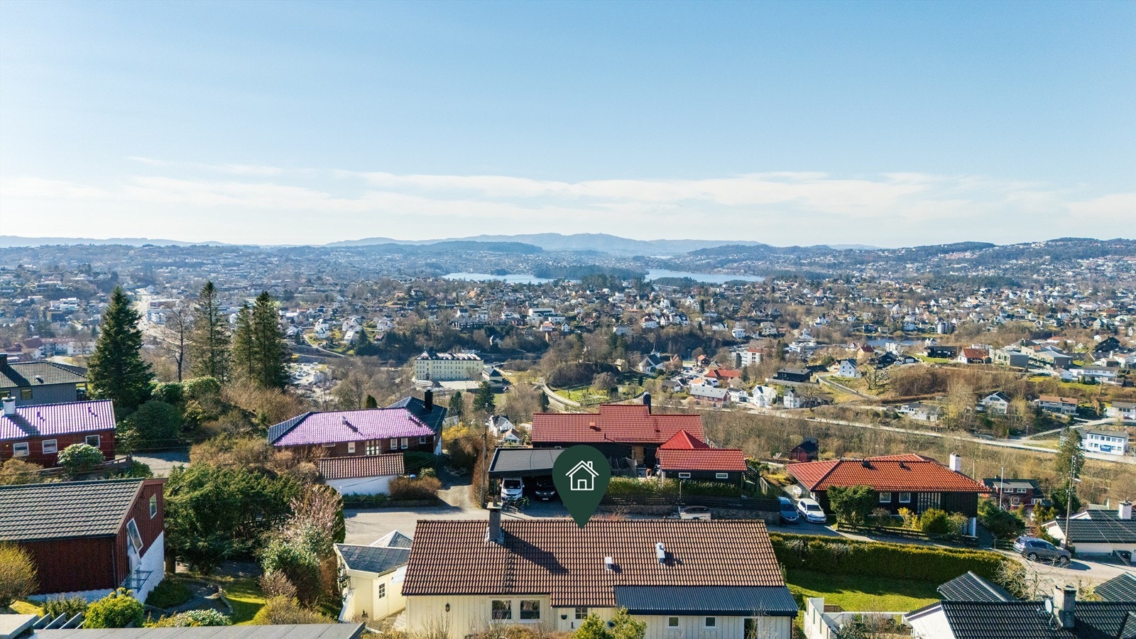 Fantastisk høy og fri beliggenhet i et veletablert og barnevennlig boligområde på Øvsttun Galleribilde