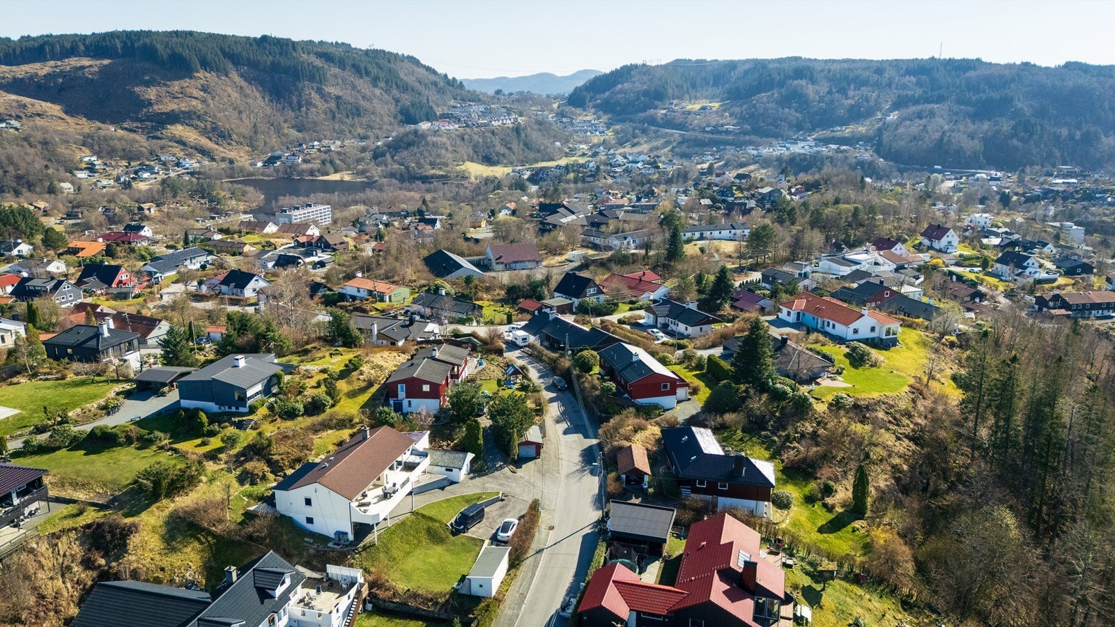 Eiendommen har flere tilkomstveier enten det er via Ulsmåg, Midtun eller Elveneset Galleribilde