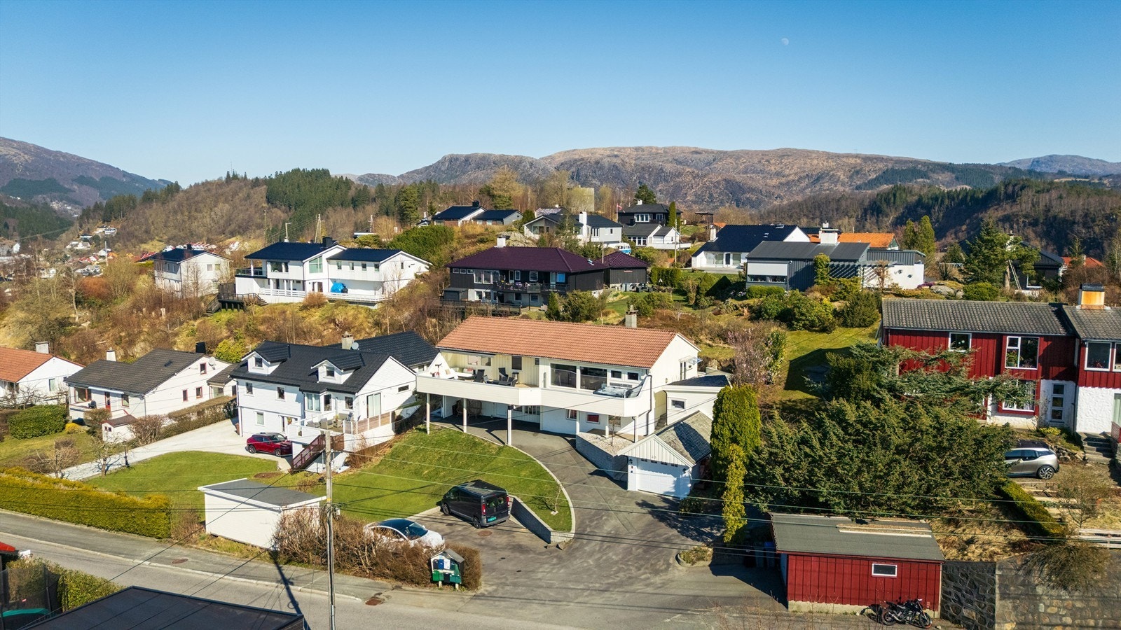 Enkel tilkomst og godt med biloppstillingsplass Galleribilde