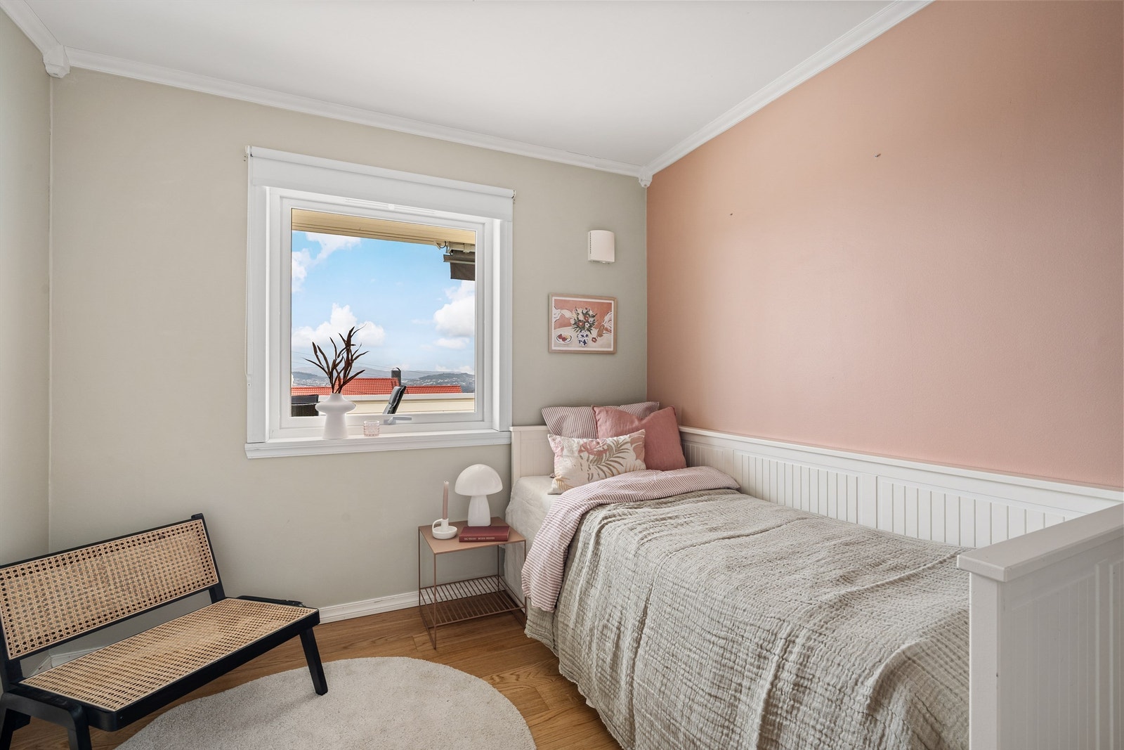 Også dette rommet har flott utsikt Galleribilde