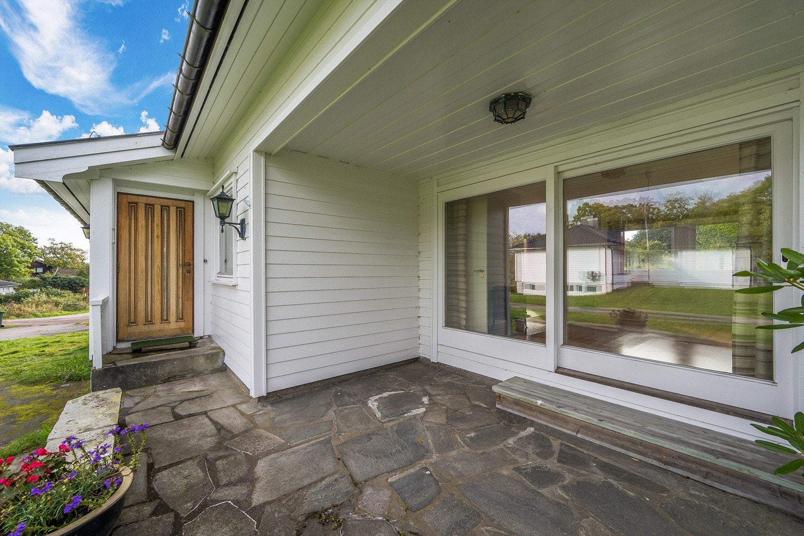 Her får du en koselig eiendom med flott beliggenhet like ved Røssesundet Galleribilde