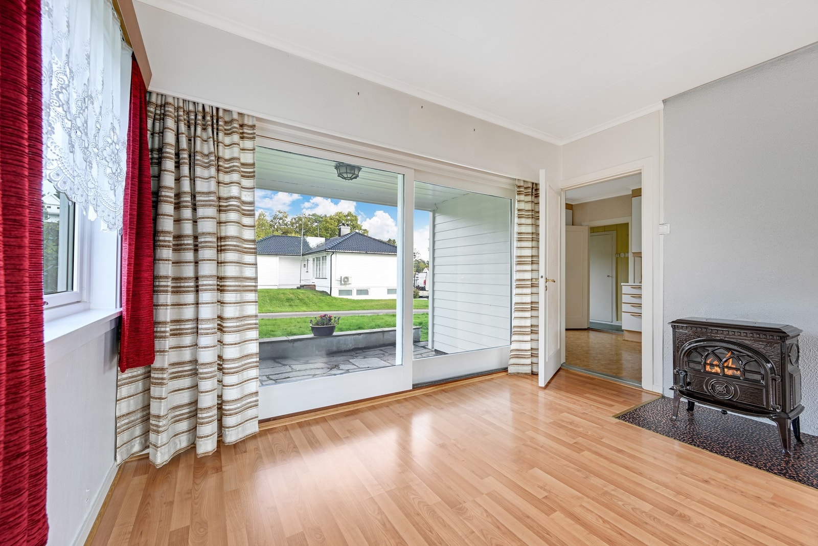 Sjarmerende enebolig med alt på en flate og med stort potensiale Galleribilde