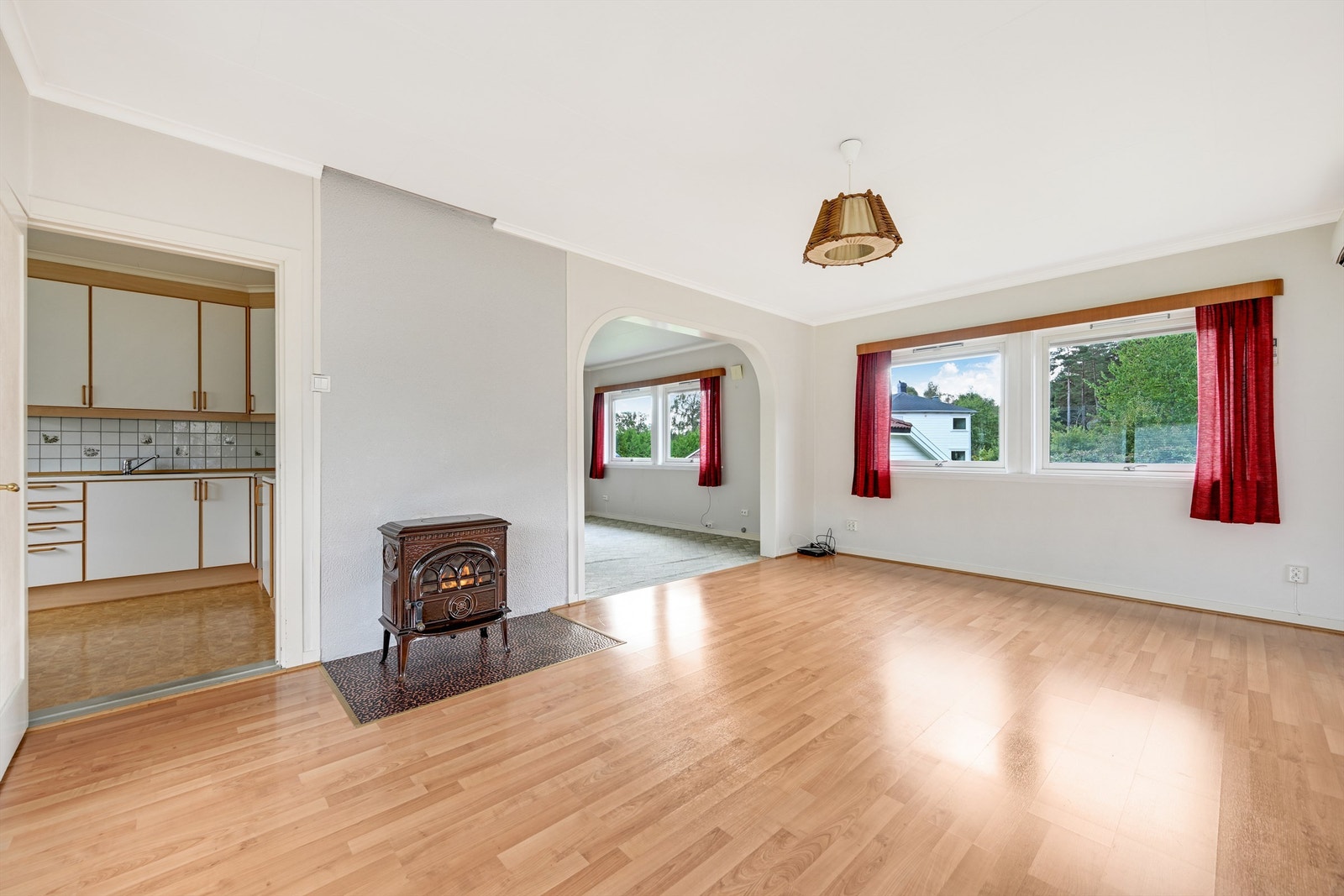 Lettstelt enebolig med praktisk planløsning og alt på en flate! Galleribilde