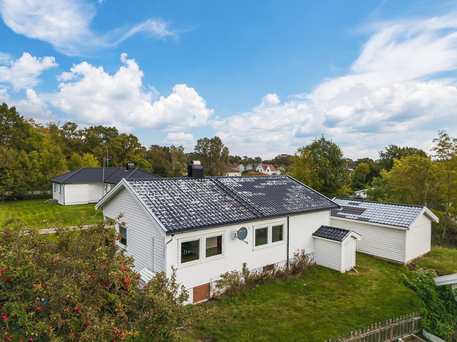 Området er kjent for sin maritime atmosfære, idylliske småbåtliv og kort vei til noen av skjærgårdens vakreste strender Galleribilde