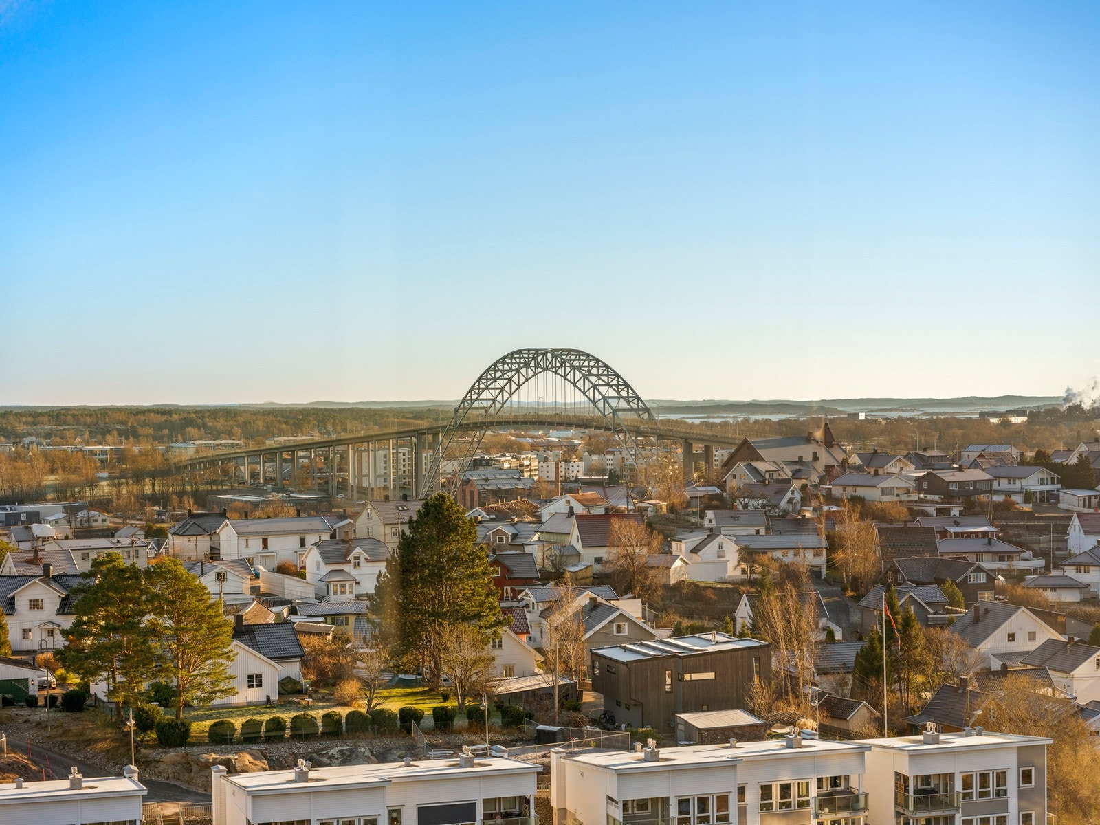 Fra Bryggerifjellet har du en unik utsikt over Fredrikstad, Østsiden, Torsnes, Øra, Gamlebyen og Østerelva - med Hvaler og nordre Kråkerøy som vakker avslutning i horisonten. Galleribilde