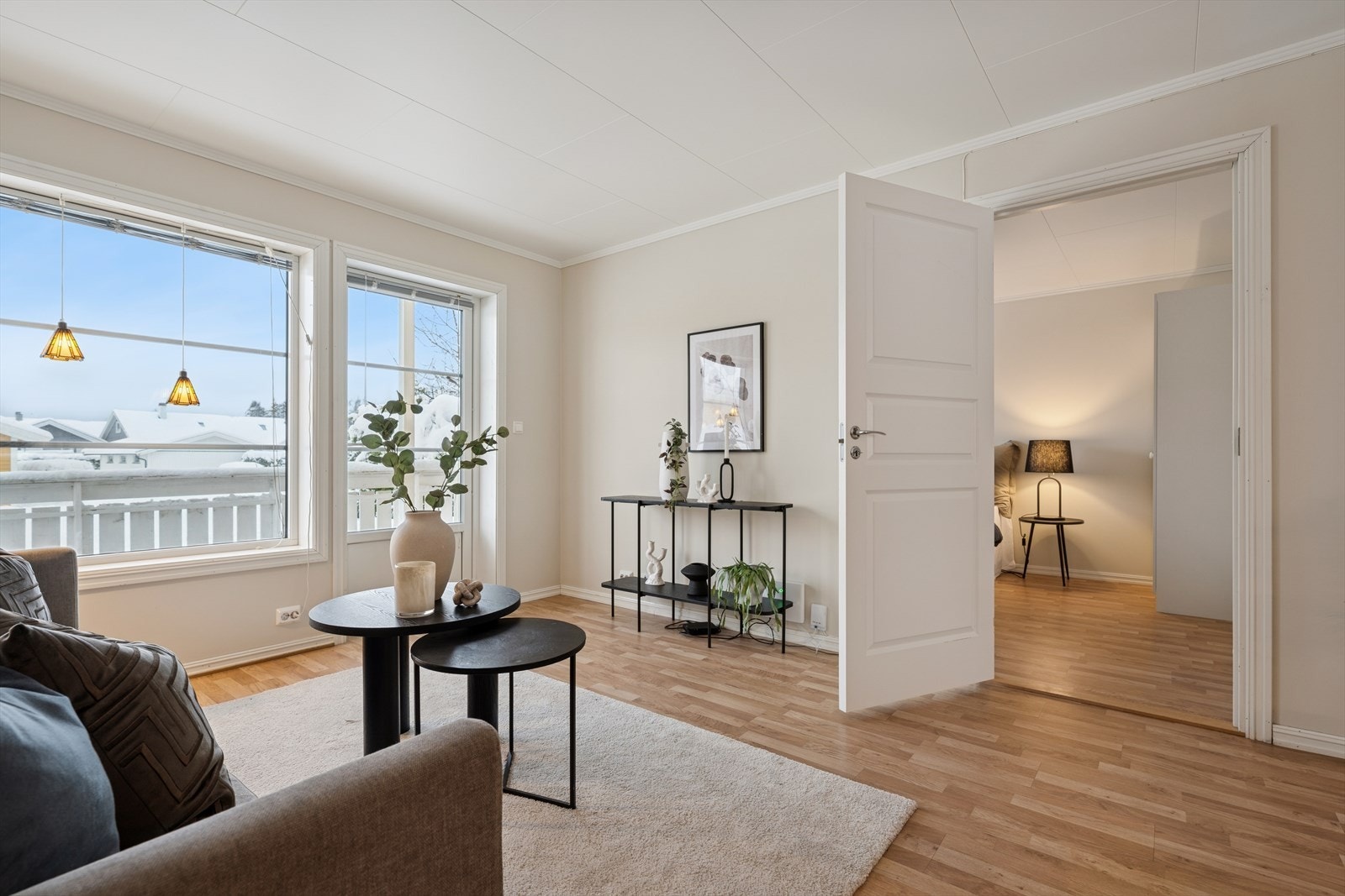 Gode vindusflater sørger for at rommet får godt med naturlig lys. Galleribilde