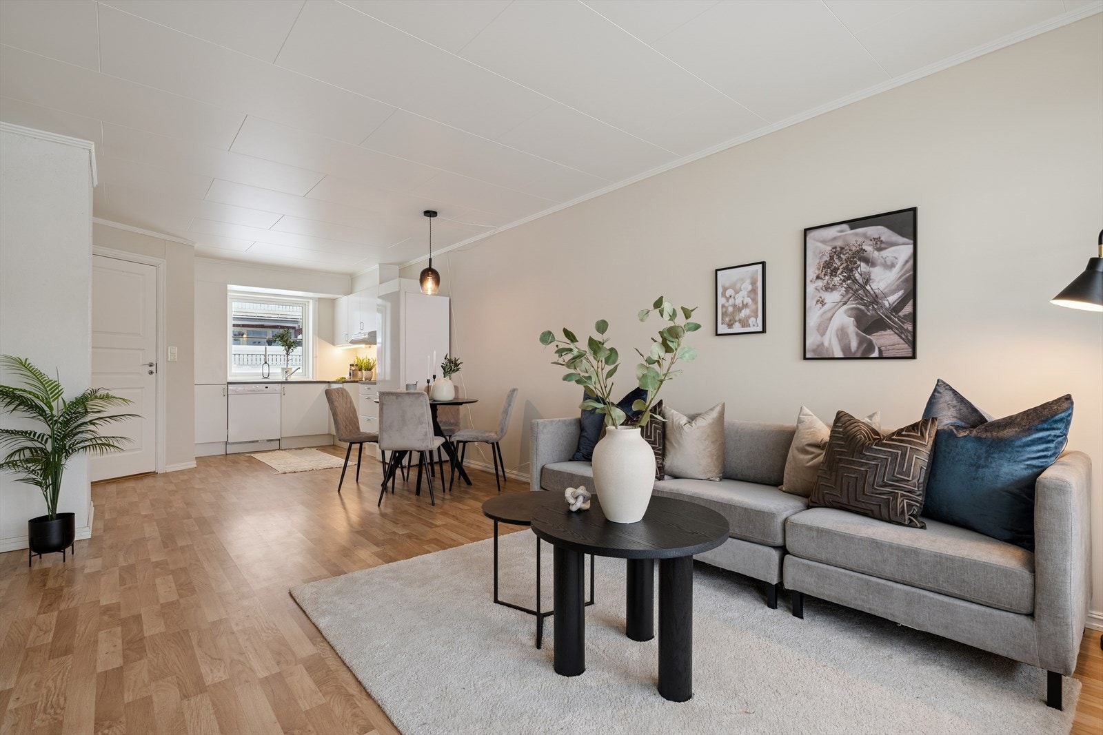 Det er varmekabler alle gulv, foruten i bod. Galleribilde