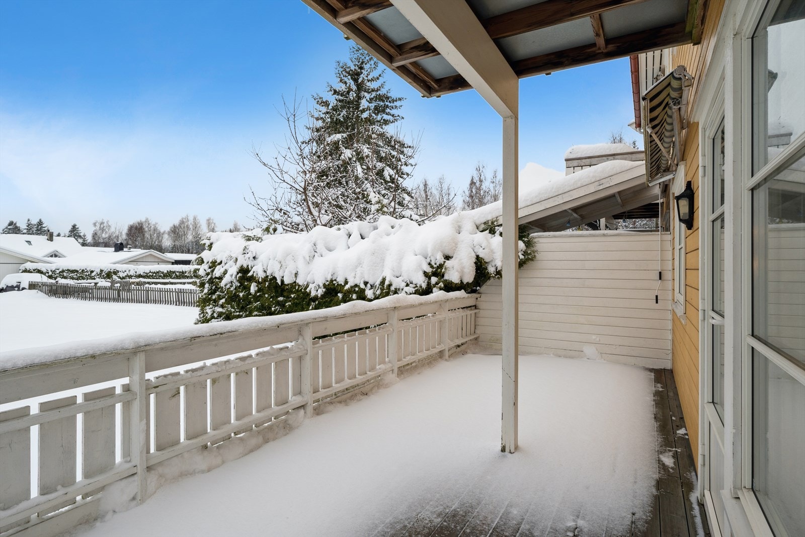 Her er det god plass for utemøblement, grill og annet en måtte ønske. Leiligheten har gode solforhold. Galleribilde