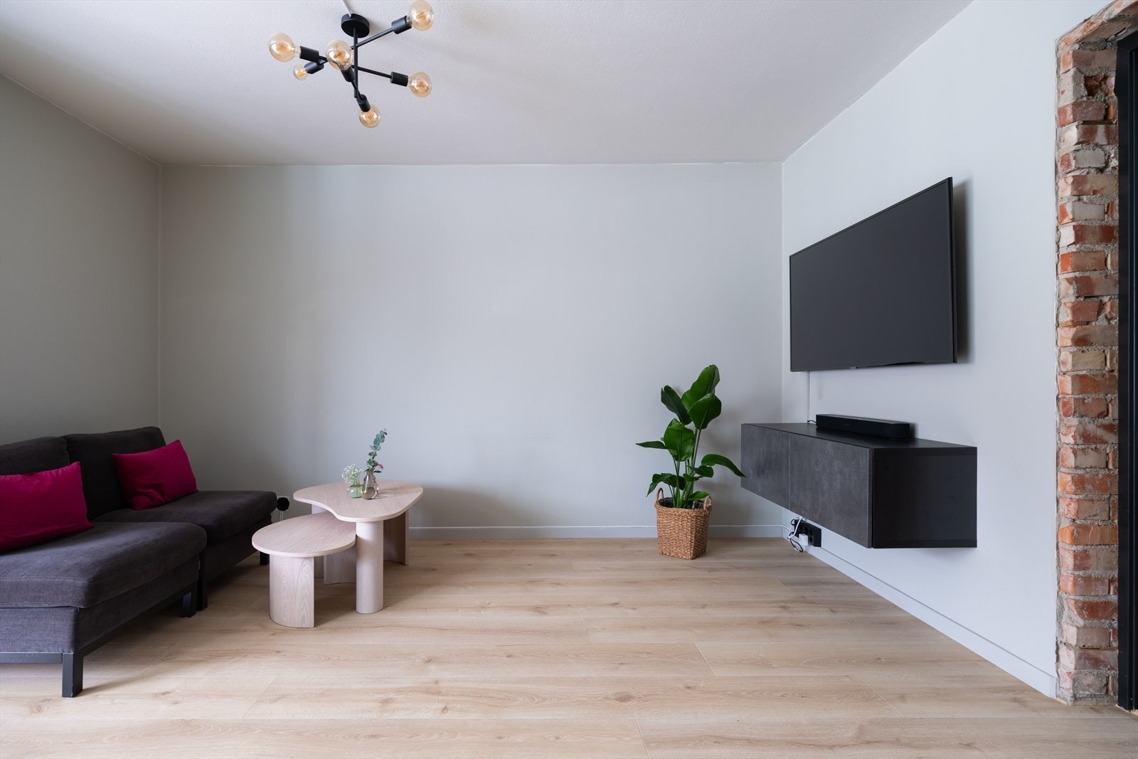 Sparklede og malte overflater gir et rent og moderne uttrykk. Galleribilde