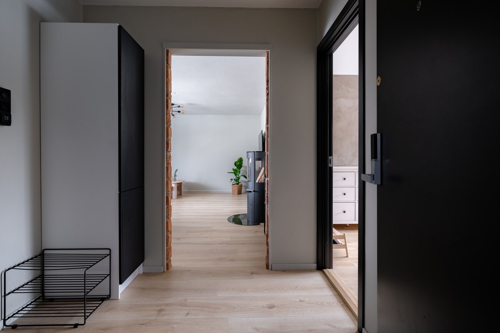 Innbydende entré med varmefolie i gulvet som gir en behagelig velkomst. Galleribilde