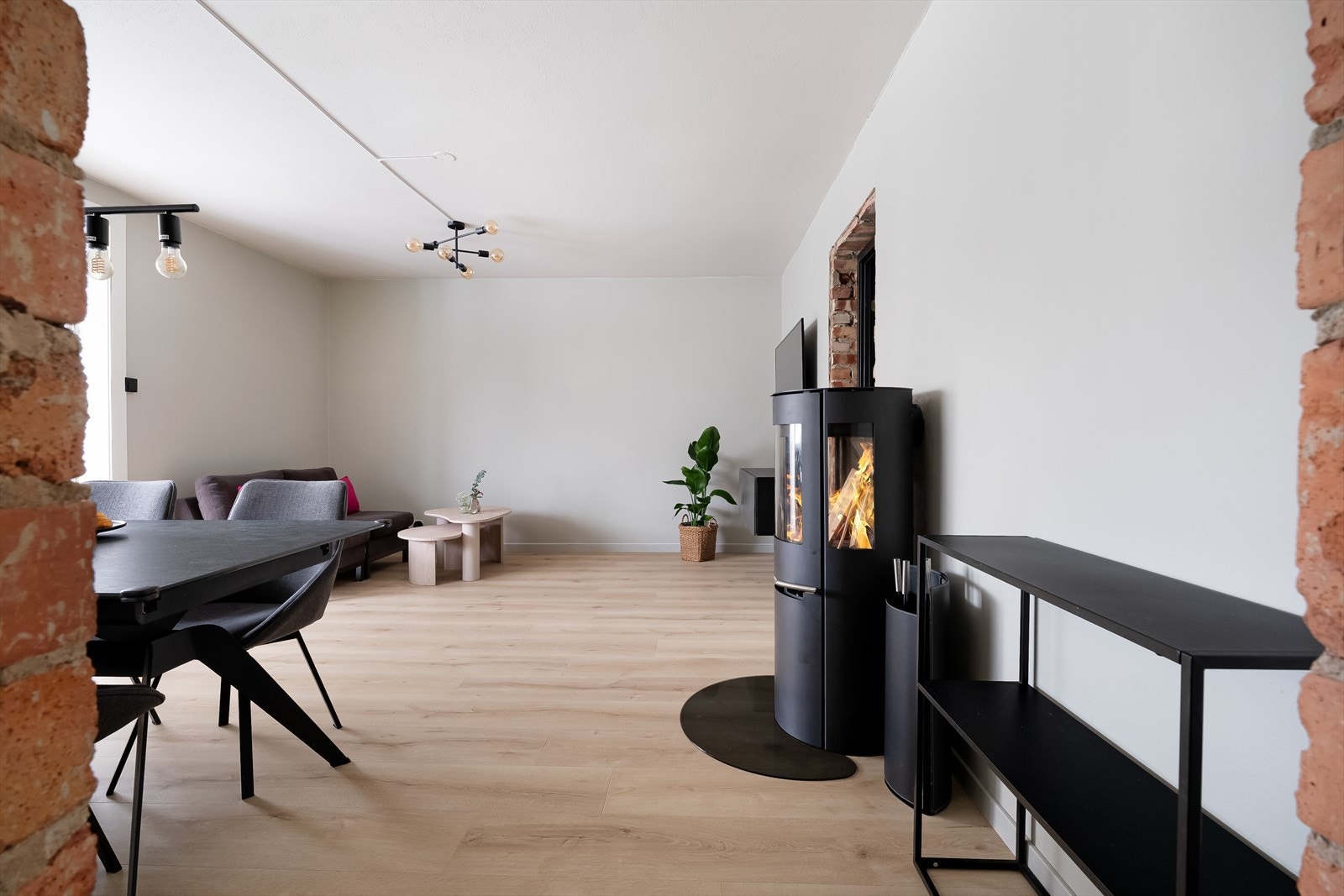 Leilighetens overflater ble oppgradert i 2021 samtidig med det elektriske anlegget. Galleribilde