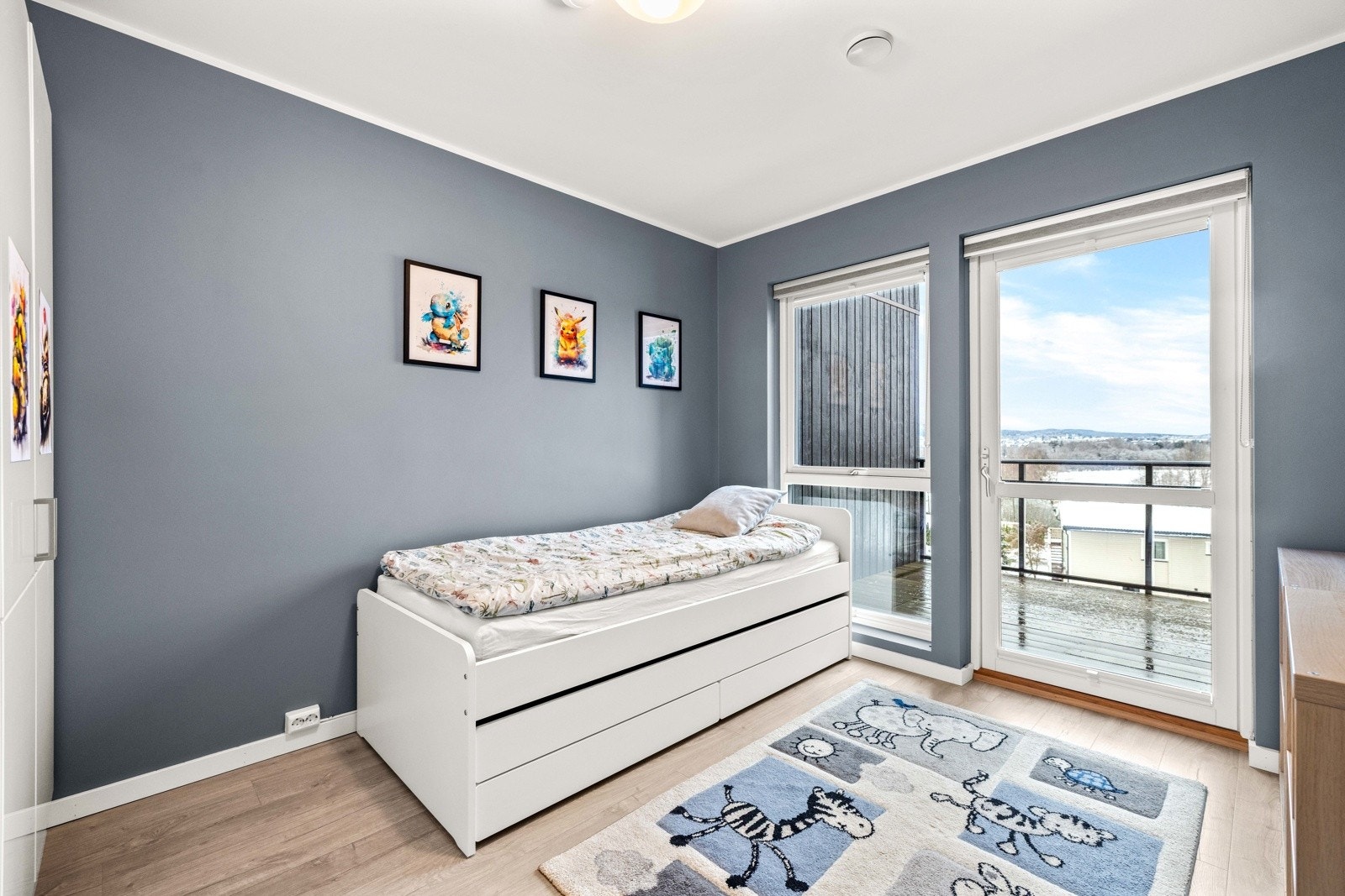 Soverom 3 med utgang til en inntrukket uteplass. Galleribilde