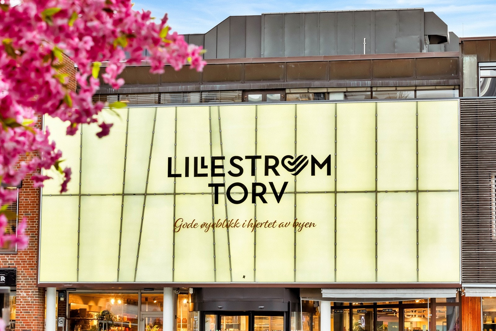 Lillestrøm Torv med over 60 butikker og tilknyttede virksomheter. Galleribilde