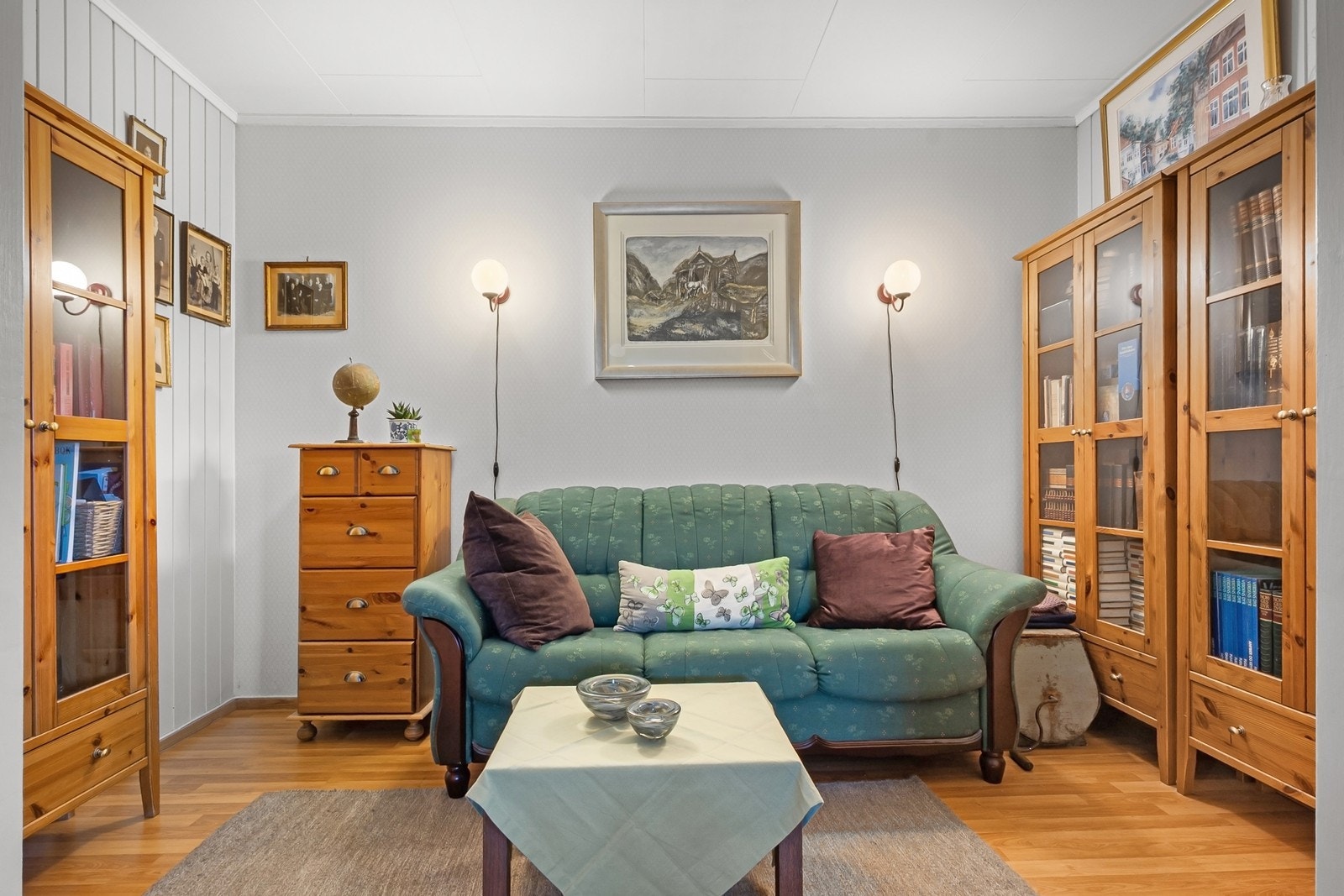 Opprinnelig soverom på tegninger før boligen ble tilbygget er i dag en ekstra stue. Galleribilde