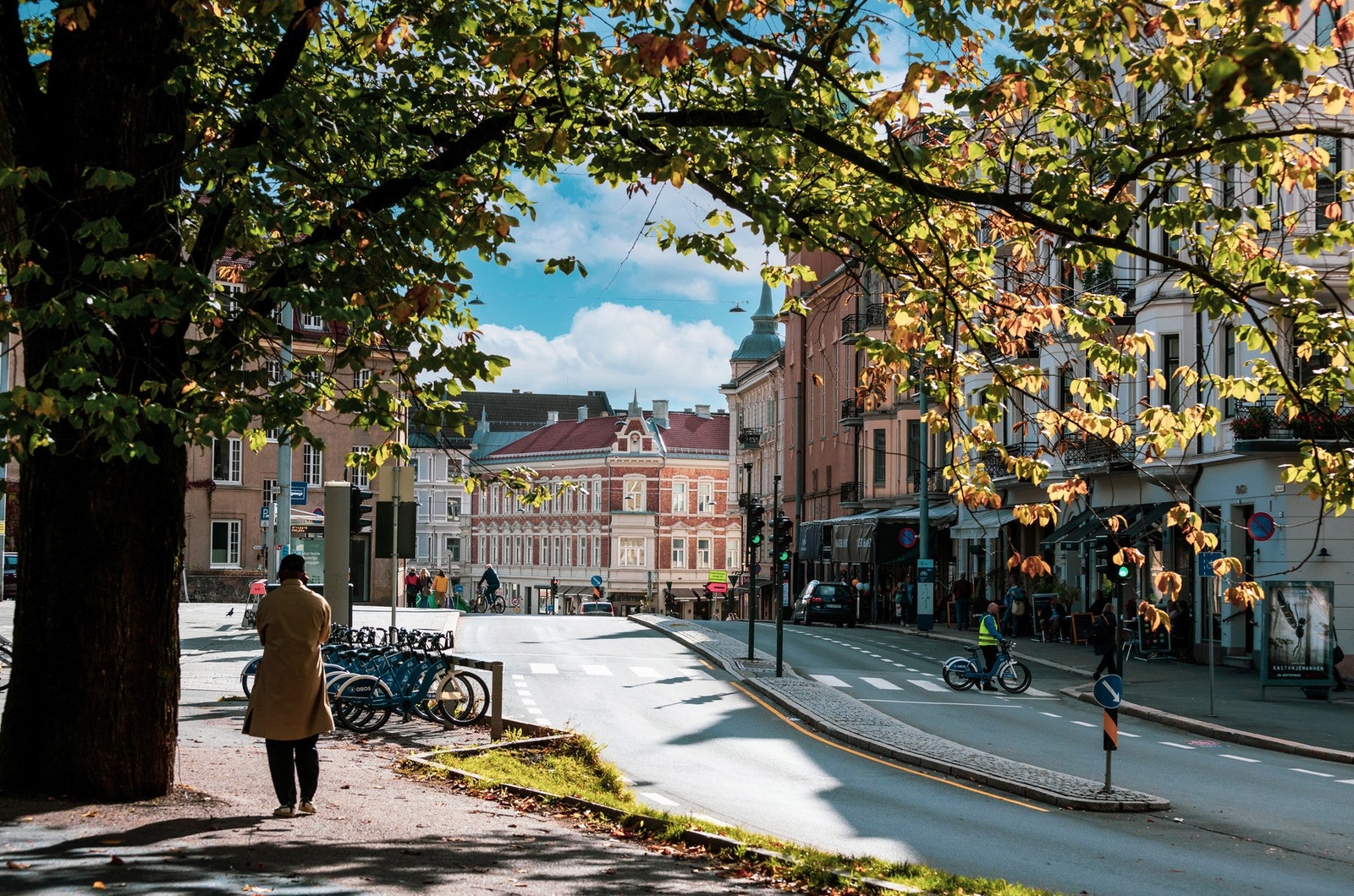 St.Hanshaugen med hyggelig forretninger, grønne lunger og serveringssteder. Galleribilde