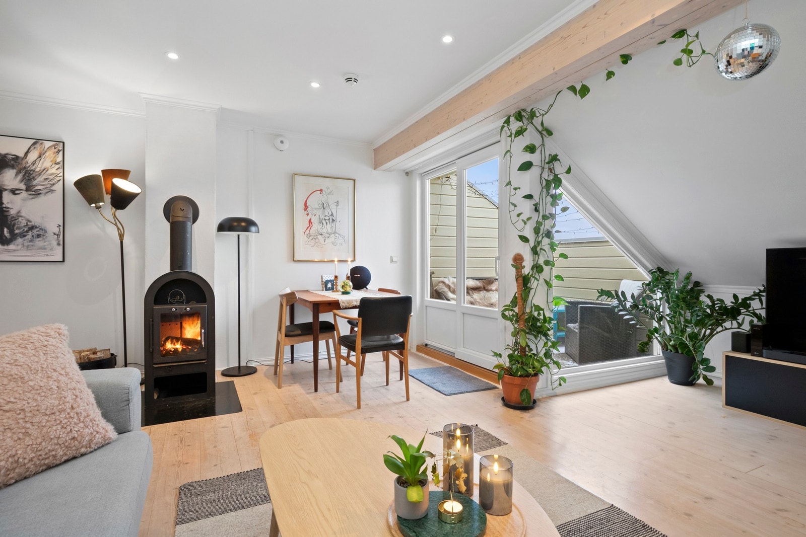 Eie Tønsberg v/ Erlend Løvold ønsker velkommen til Øvre Langgate 25F! Foto: Bjørn Kjærra Galleribilde