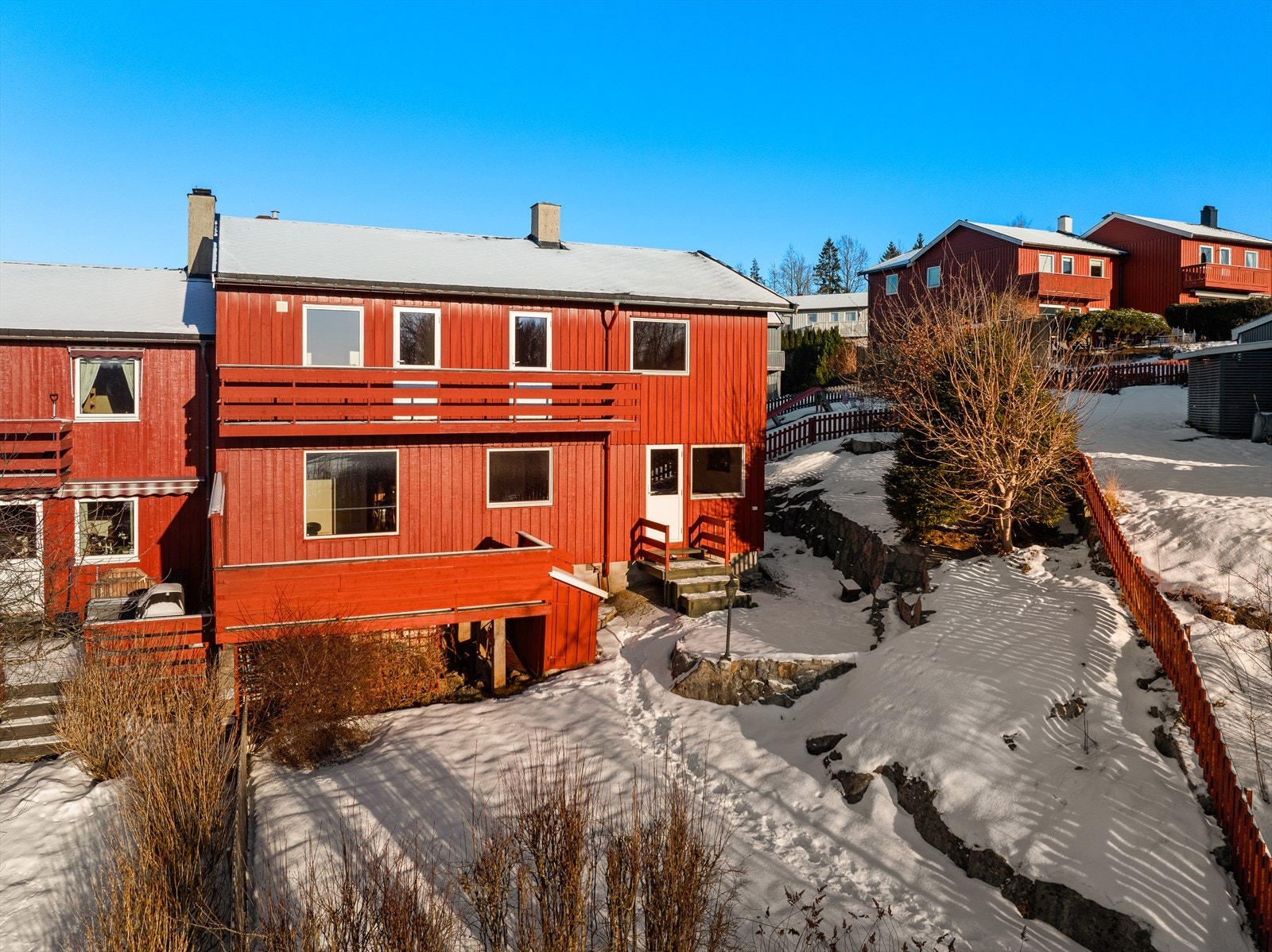 Boligen er en del av et etablert og rolig boligfelt. Galleribilde