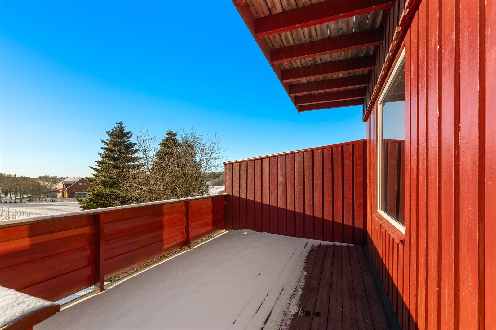 Balkongen i andre etasje gir en fin, usjenert uteplass. Galleribilde