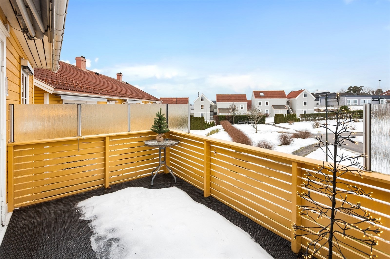 Skjermet terrasse med lite innsyn Galleribilde