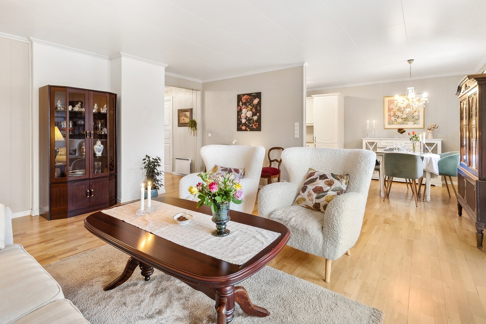 Stue - det er pipeløp om man ønsker å sette inn peisovn Galleribilde