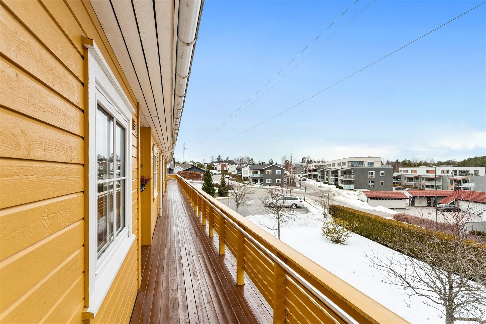 Morgen- og formiddagssol ved inngangspartiet Galleribilde