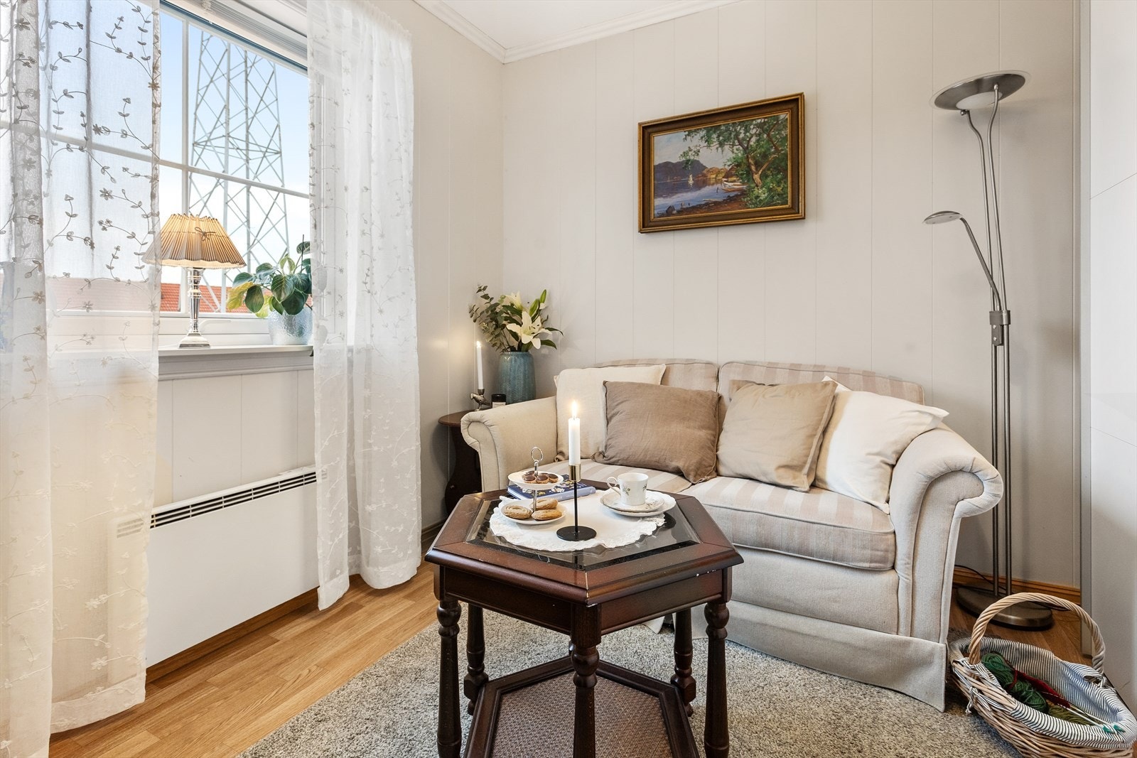 Soverom nummer 2 med stor skyvedørsgarderobe Galleribilde