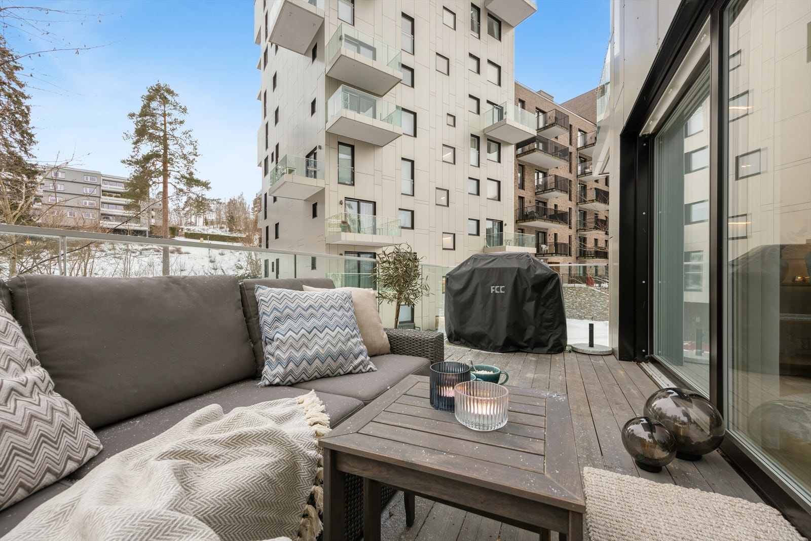 Balkong ut fra stue er på 10 kvm Galleribilde