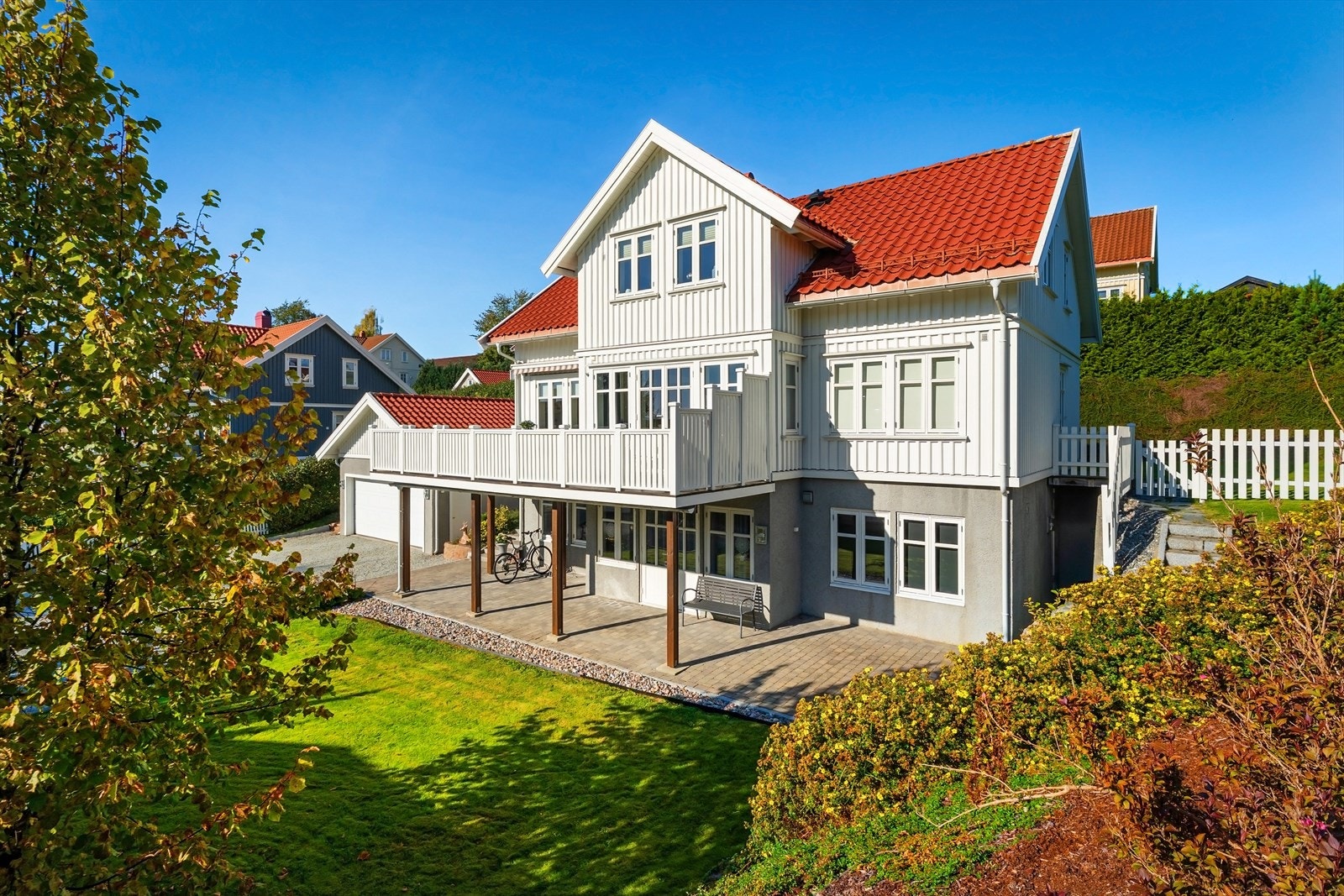 Eiendommen er beliggende i et veletablert og barnevennlig boligområde på Spikkestad. Galleribilde